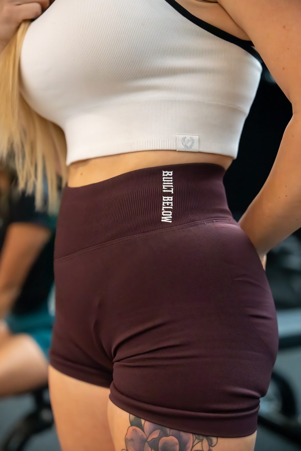 Contour Scrunch Shorts Burgundy
